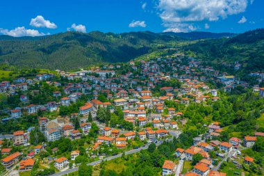 Bulgaristan 'ın Momchilovtsi köyünün havadan görünüşü