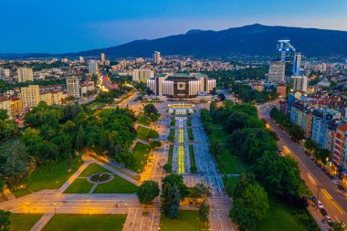 Bulgaristan 'ın Sofya kentindeki Ulusal Kültür Sarayı' nın günbatımı manzarası