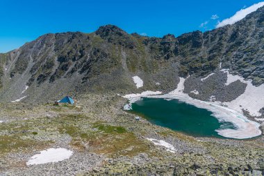 Bulgaristan 'daki Musala zirvesine giden Moraine gölleri
