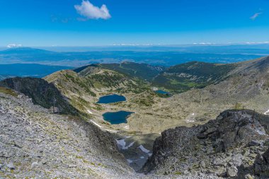 Bulgaristan 'daki Musala zirvesine giden Moraine gölleri