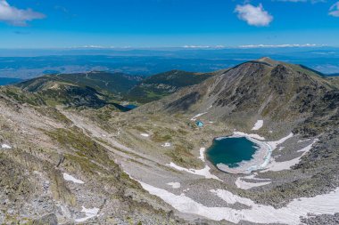 Bulgaristan 'daki Musala zirvesine giden Moraine gölleri