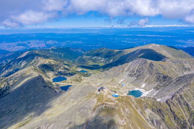 Bulgaristan 'ın en yüksek dağı olan Musala zirvesinin hakim olduğu Rila dağları