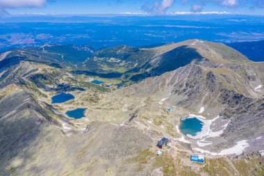 Bulgaristan 'ın en yüksek dağı olan Musala zirvesinin hakim olduğu Rila dağları