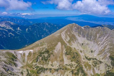 Bulgaristan 'ın en yüksek dağı olan Musala zirvesinin hakim olduğu Rila dağları