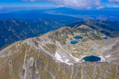 Bulgaristan 'ın en yüksek dağı olan Musala zirvesinin hakim olduğu Rila dağları