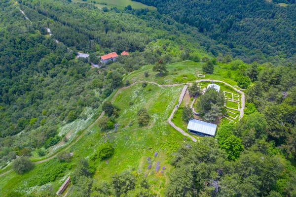 Bulgaristan 'daki Tsepina kalesinin manzarası