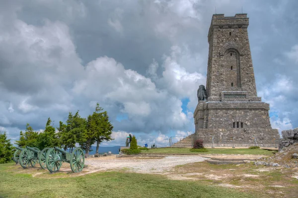 1877-1878 yılları arasında Bulgaristan 'da Shipka Geçidi' nde gerçekleşen savaşı anan Özgürlük Anıtı