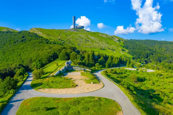 Bulgaristan 'ın Buzludzha zirvesinde Bulgar Komünist Partisi Heykeli