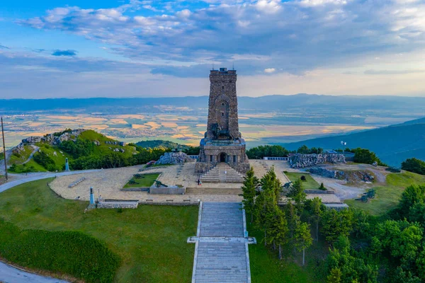 1877-1878 yılları arasında Bulgaristan 'da Shipka Geçidi' nde gerçekleşen savaşı anan Özgürlük Anıtı
