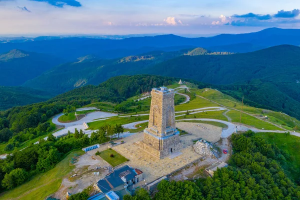 1877-1878 yılları arasında Bulgaristan 'da Shipka Geçidi' nde gerçekleşen savaşı anan Özgürlük Anıtı