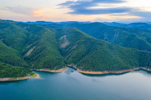 Bulgaristan 'daki Kardzhali barajının hava manzarası