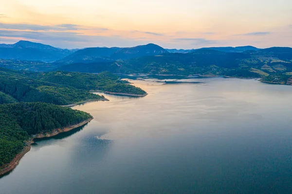 Bulgaristan 'daki Kardzhali barajının hava manzarası