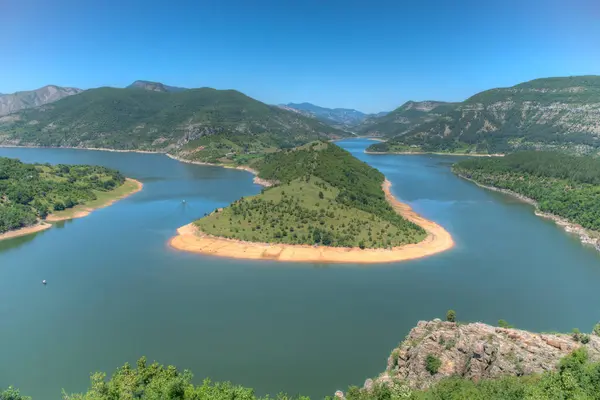 Bulgaristan 'ın Ribartsi köyü yakınlarındaki Arda Nehri' nin kıvrımları