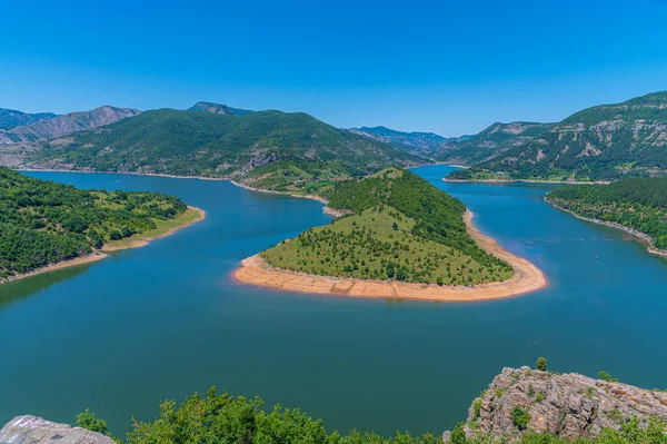 Bulgaristan 'ın Ribartsi köyü yakınlarındaki Arda Nehri' nin kıvrımları