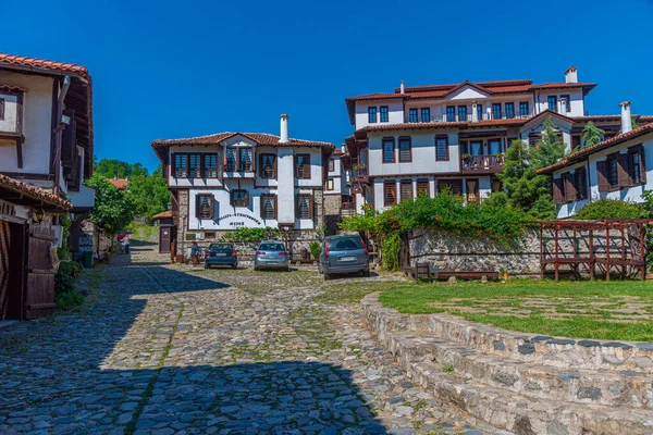 Bulgaristan 'ın Zlatograd kentindeki Etnoğrafya kompleksindeki tarihi müze (Kiril alfabesiyle yazılmış)