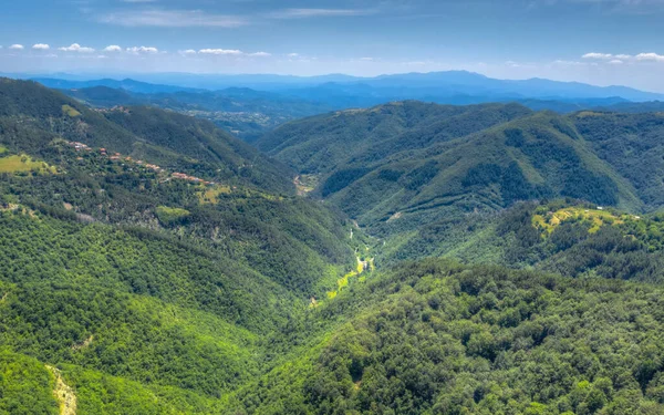Bulgaristan 'ın Smoljan kenti yakınlarındaki Doğu Rodopes dağının manzarası