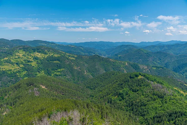 Bulgaristan 'ın Smoljan kenti yakınlarındaki Doğu Rodopes dağının manzarası