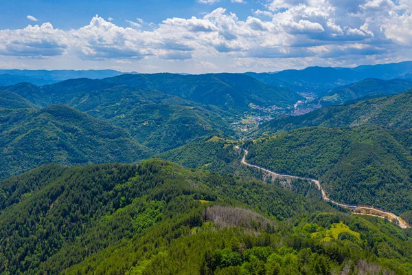 Bulgaristan 'ın Smoljan kenti yakınlarındaki Doğu Rodopes dağının manzarası
