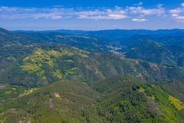 Bulgaristan 'ın Smoljan kenti yakınlarındaki Doğu Rodopes dağının manzarası