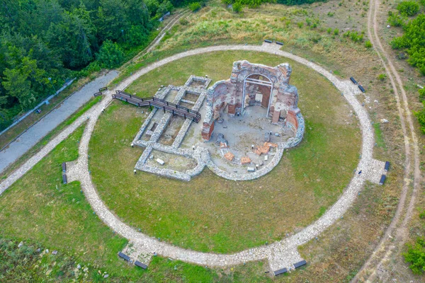 Bulgaristan 'ın Perushtitsa kentindeki kızıl kilisenin kalıntıları