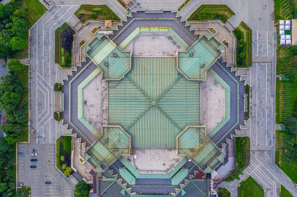 Bulgaristan 'ın Sofya kentindeki Ulusal Kültür Sarayı' nın günbatımı manzarası