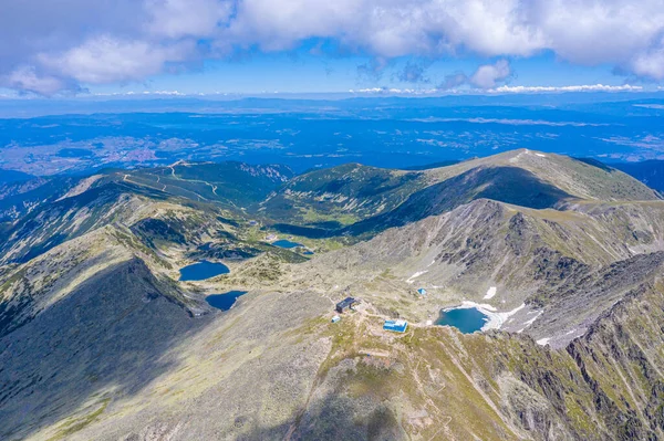 Bulgaristan 'ın en yüksek dağı olan Musala zirvesinin hakim olduğu Rila dağları