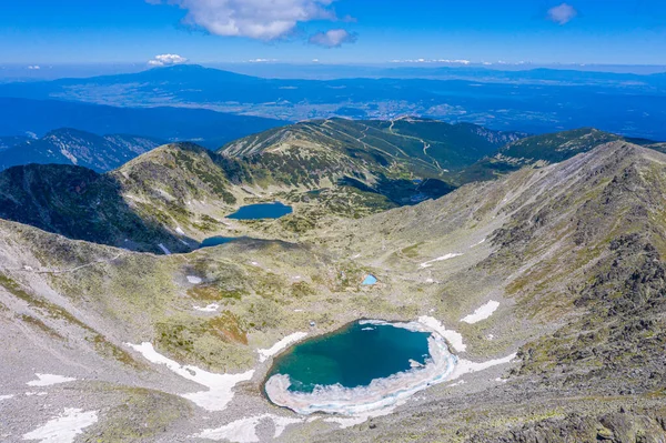 Bulgaristan 'daki Musala zirvesine giden Moraine gölleri