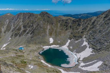 Bulgaristan 'daki Musala zirvesine giden Moraine gölleri