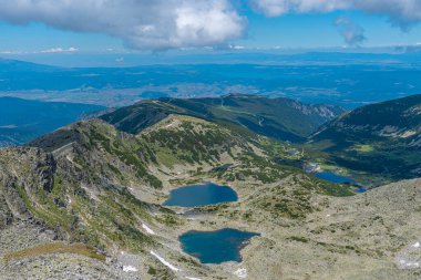 Bulgaristan 'daki Musala zirvesine giden Moraine gölleri