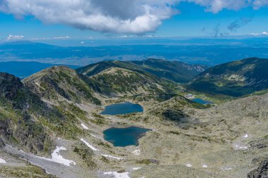 Bulgaristan 'daki Musala zirvesine giden Moraine gölleri