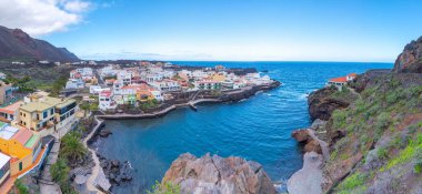 İspanya 'nın Kanarya Adaları' ndaki El Hierro adasının kıyısındaki Tamaduste köyü.