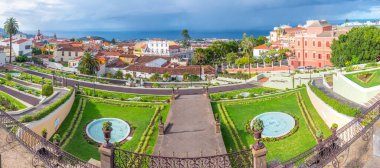 Liceo de Taoro İspanya 'nın Kanarya Adaları' ndaki La Orotava kasabasındaki Victoria bahçesinden izledi.