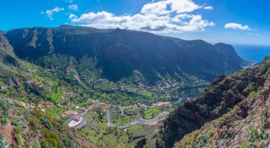 İspanya, Kanarya Adaları, La Gomera 'daki Valle Gran Rey Vadisi' nin havadan görünüşü
