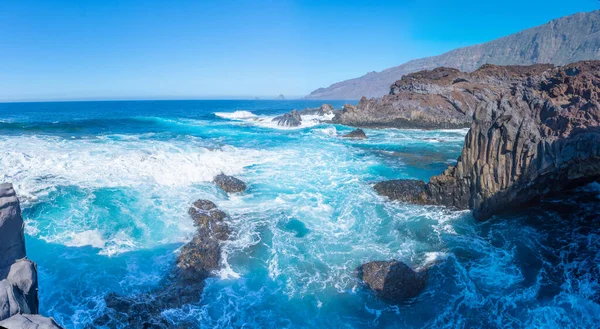 从连接西班牙加那利群岛La Maceta和Punta Grande的海岸线看El Hierro岛的景观 — 图库照片