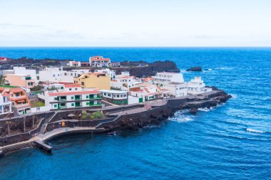 İspanya 'nın Kanarya Adaları' ndaki El Hierro adasının kıyısındaki Tamaduste köyü..