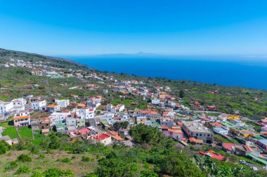 El Hierro, Kanarya Adaları 'ndaki bir İspanyol kasabasının havadan görünüşü.