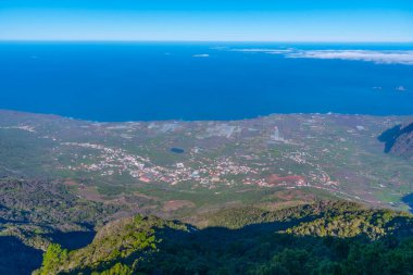 Mirador de la Llania 'dan El Golfo Vadisi' nin El Hierro, Kanarya Adaları 'ndaki hava manzarası, İspanya.