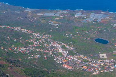 La Llania 'dan La Frontera kasabasının havadan görünüşü El Hierro, Kanarya Adaları, İspanya.