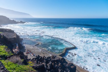 İspanya, Kanarya Adaları 'ndaki EL Hierro Adası' nda La Maceta kaya havuzu..