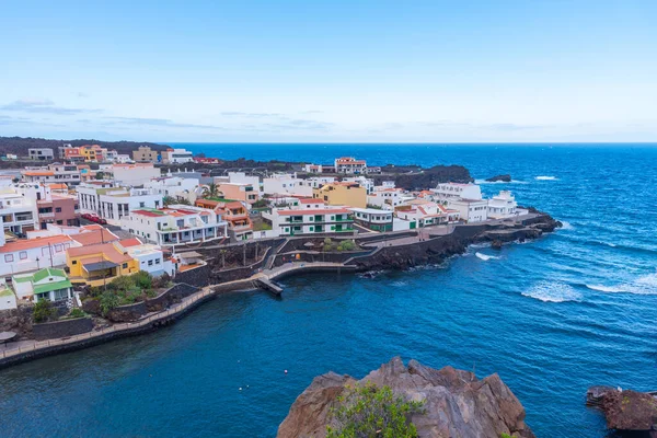 İspanya 'nın Kanarya Adaları' ndaki El Hierro adasının kıyısındaki Tamaduste köyü..