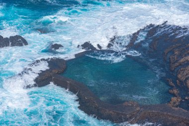El Hierro adasındaki Pozo de las Calcosas köyünde kaya havuzu, Kanarya Adaları, İspanya.