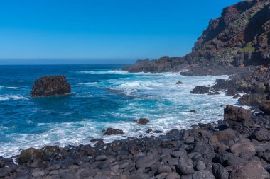 Pozo de las Calcosas, İspanya 'daki El Hierro adasının engebeli kıyı şeridi..