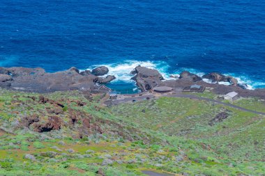 İspanya, Kanarya Adaları 'ndaki El Hierro adasında Charco Manso.