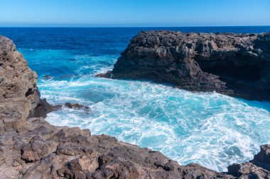 İspanya, Kanarya Adaları 'ndaki El Hierro adasında Charco Manso.