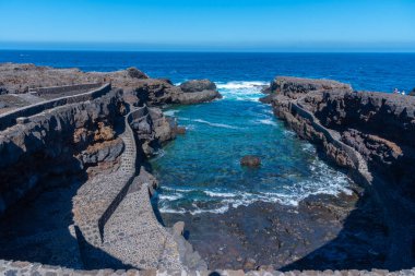 İspanya, Kanarya Adaları 'ndaki El Hierro adasında Charco Manso.