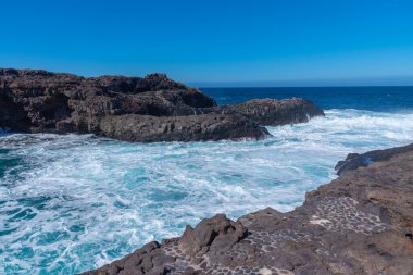 İspanya, Kanarya Adaları 'ndaki El Hierro adasında Charco Manso.