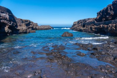İspanya, Kanarya Adaları 'ndaki El Hierro adasında Charco Manso.