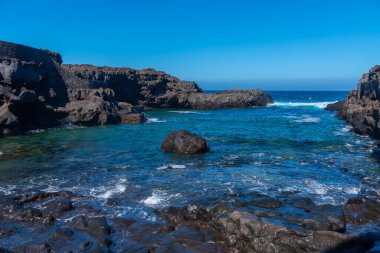 İspanya, Kanarya Adaları 'ndaki El Hierro adasında Charco Manso.
