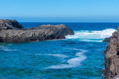 İspanya, Kanarya Adaları 'ndaki El Hierro adasında Charco Manso.