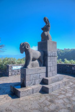 İspanya 'da La Palma, Kanarya Adaları' ndaki Jardin de las Hesperides 'in heykeli.
